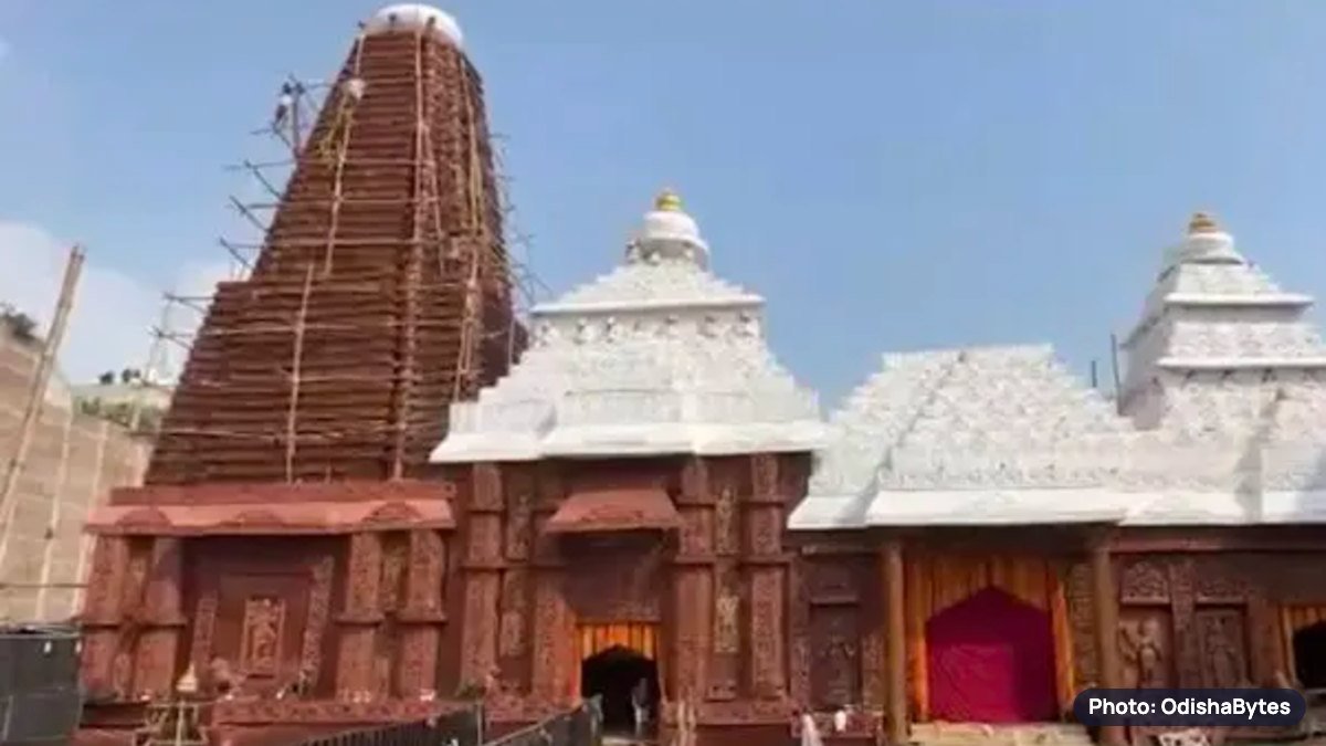 Muslim craftsmen build Jagannath Temple replica pandal in Patna (photo: OdishaBytes)